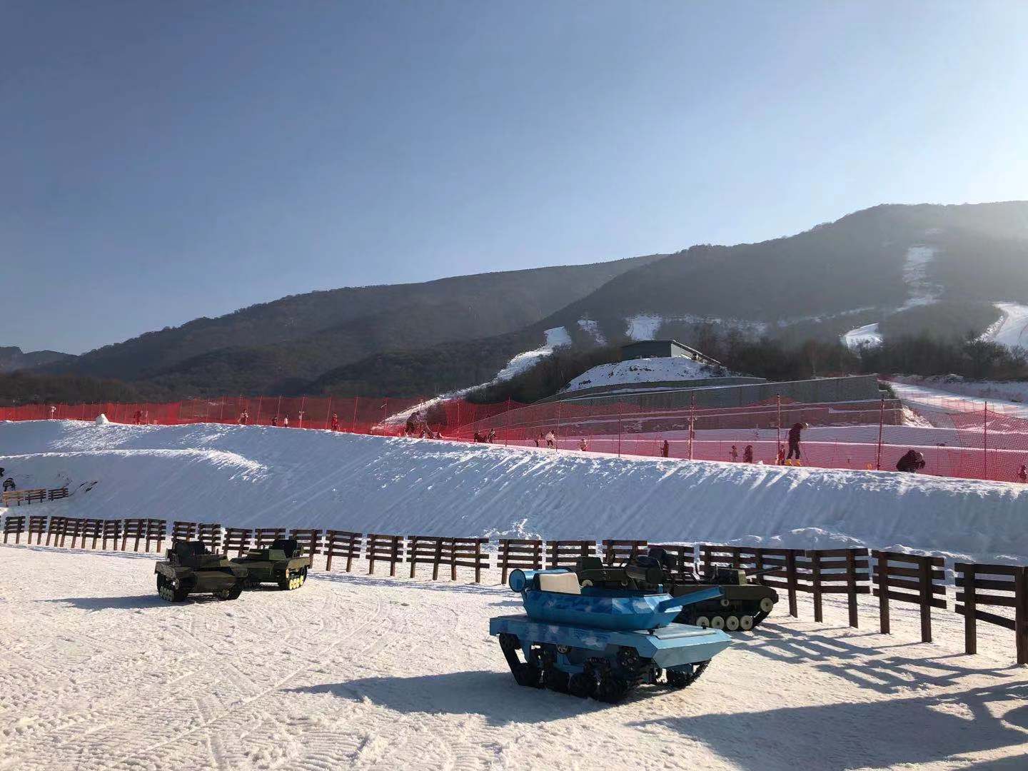 鳌山滑雪场滑滑乐园