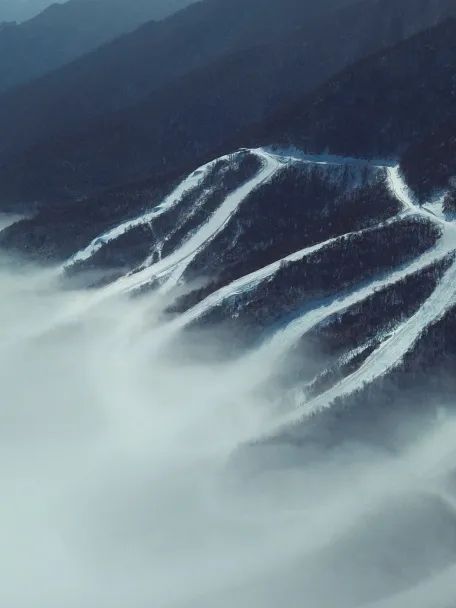 鳌山滑雪场周末雪况信息~鳌山A3华容道高级道开放~