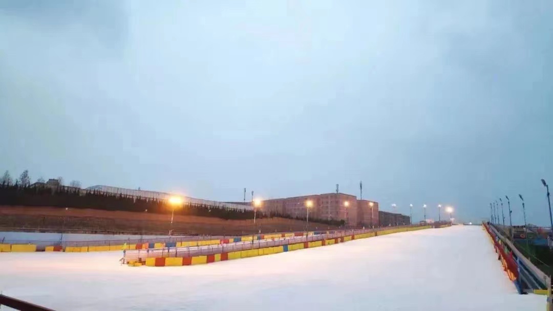 白鹿原滑雪场