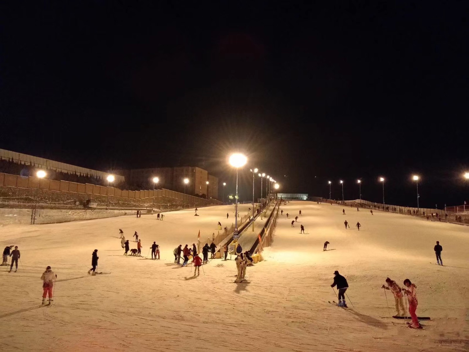 白鹿原滑雪场