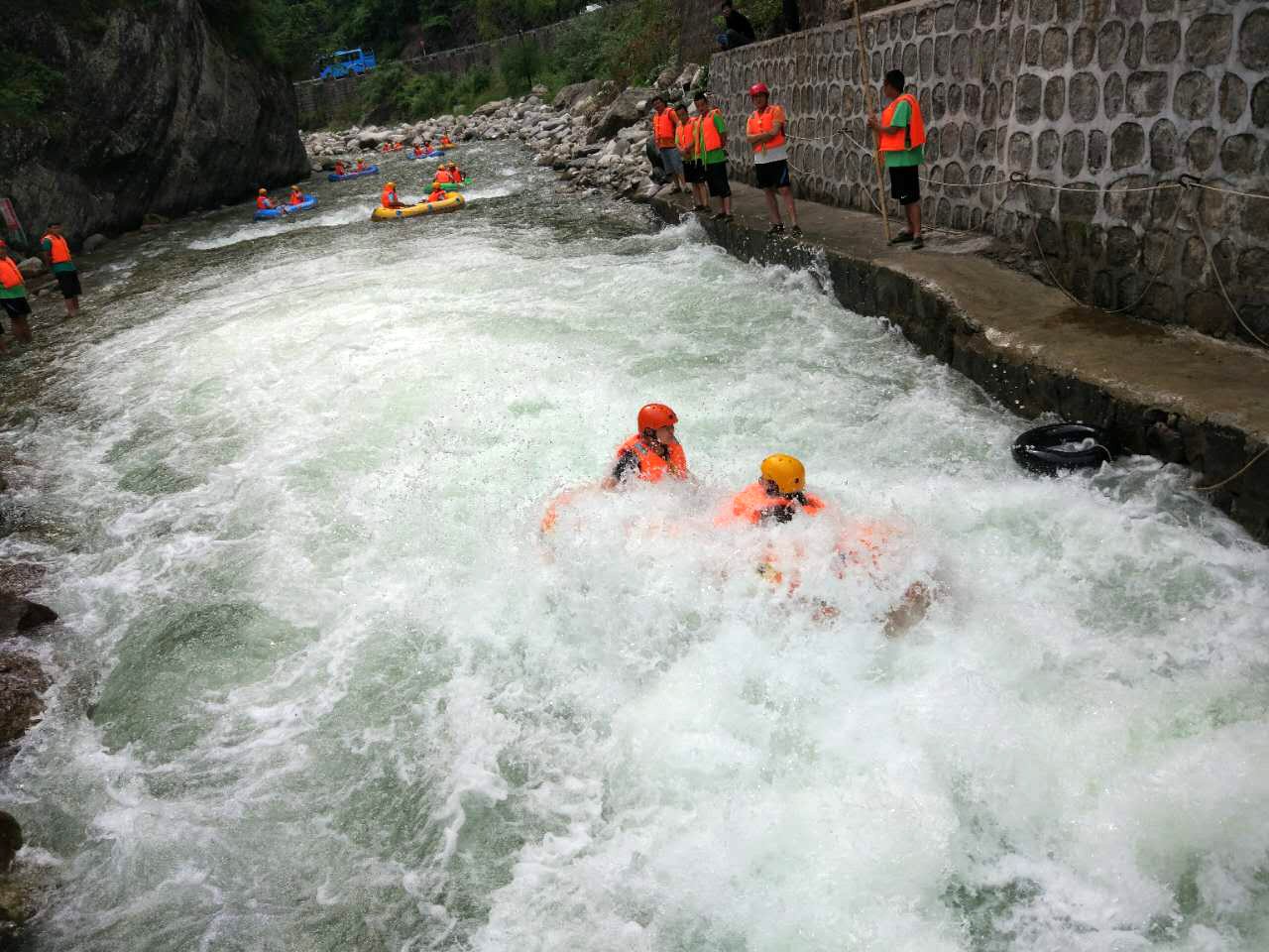秦岭峡谷漂流玩法攻略~漂流滑雪来一下