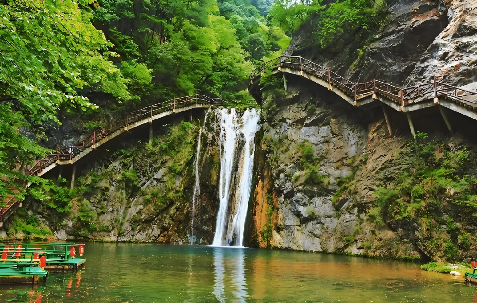 炎炎夏日，到处都是烈日当头，有个神秘的峡谷却是春天般的舒适、凉爽