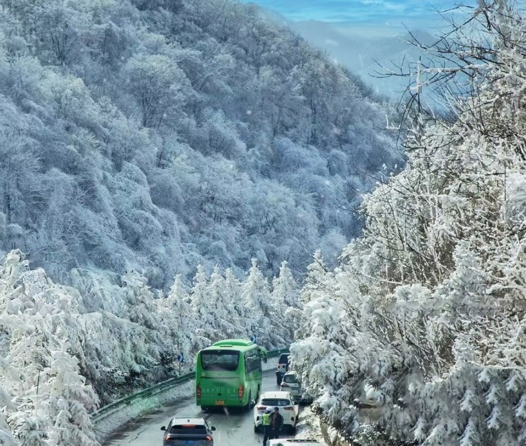网红秦岭小火车赏雪专列一日游