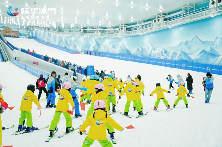 去大冰箱避暑了~际华冰雪滑雪~