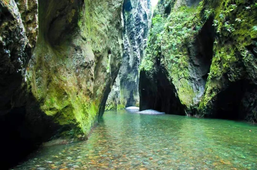 武陵峡、圣水湖、龙井村二日游