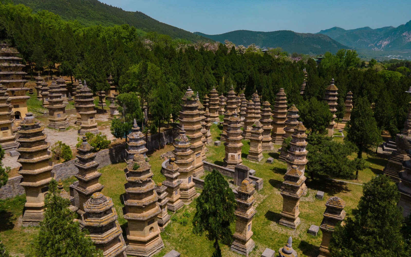 洛邑古城.龙门石窟.少林寺二日游