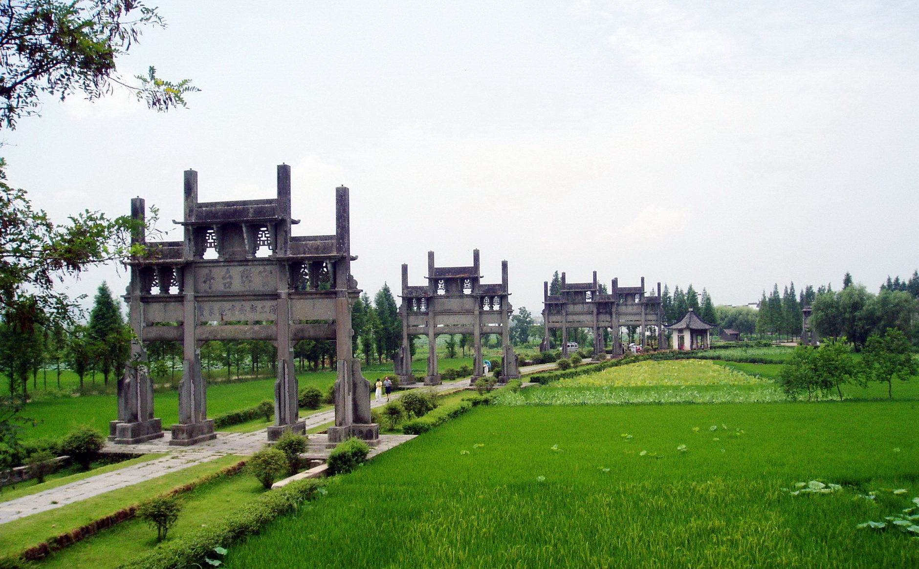 牌坊群鲍家花园景区