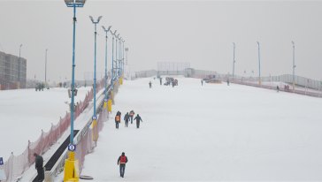 白鹿原影视城滑雪场