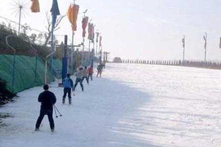 商洛牧护关滑雪场