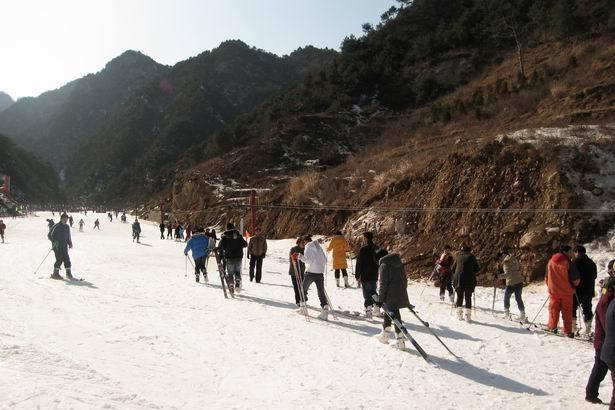 商洛牧护关滑雪场