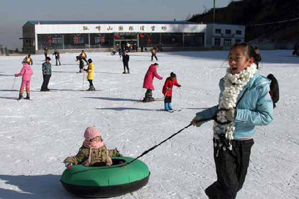 山西万荣孤峰山国际滑雪场