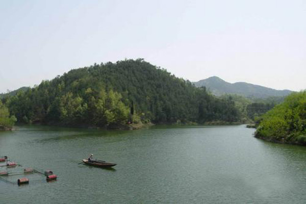 洛南抚龙湖景区