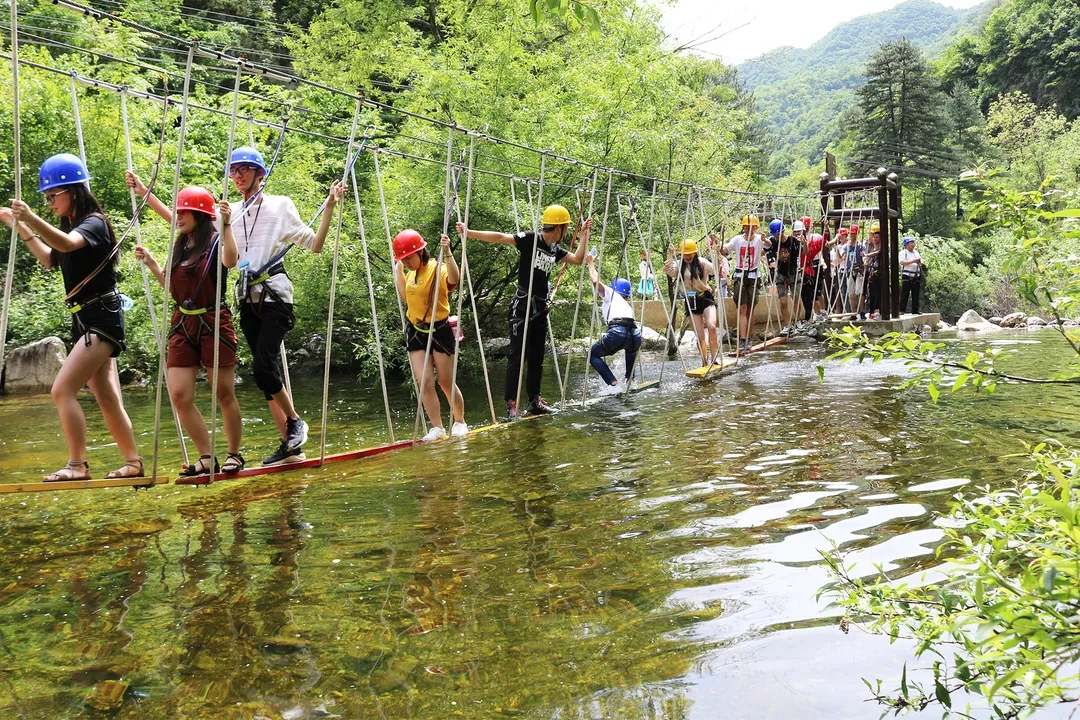 终南山寨运动峡谷乐园
