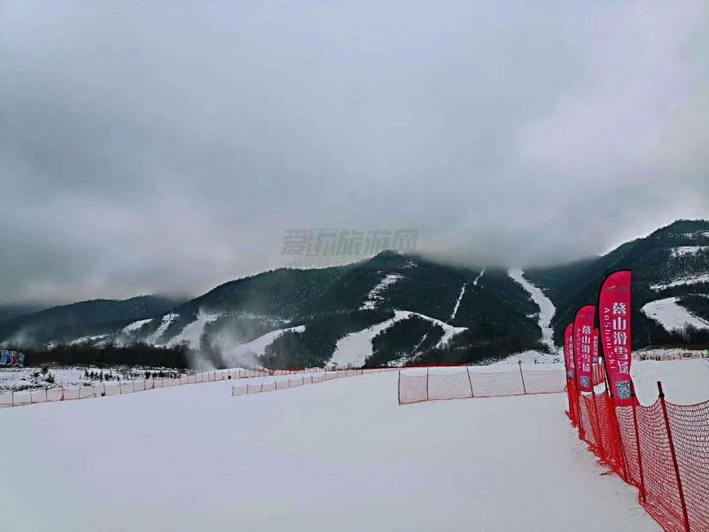 鳌山滑雪场位置在哪里？鳌山滑雪场什么时候营业？鳌山滑雪场规模是陕西最大的吗？