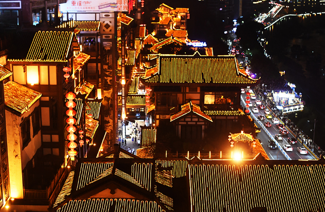 因洪峰过境 重庆洪崖洞景区8月20日起暂停接待游客
