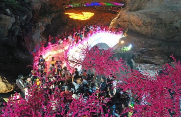 广东多地景区举办爱情主题活动 加速旅游业回暖