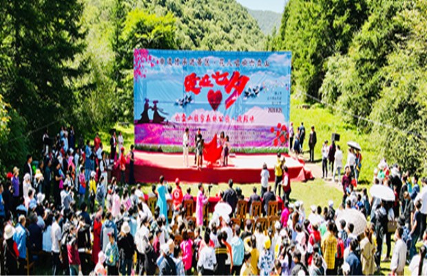 六盘山国家森林公园举办“非遗传承进景区·花儿唱响六盘山”七夕主题活动