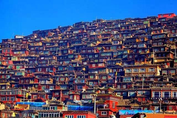 “十一”游客量较“五一”增六成 川内景区迎客超200万人次