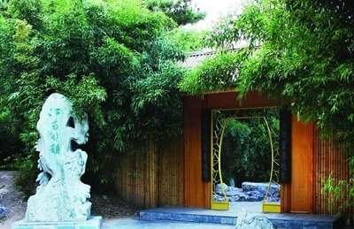 紫竹院公园问月楼景区改造修缮后试运营