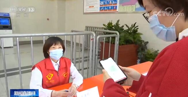 多地车站、景区开设“无码通道”方便旅客 暖心举动获赞