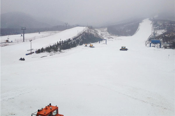 竹林畔滑雪场有没有戏雪区？竹林畔滑雪场戏雪区小孩免费吗？