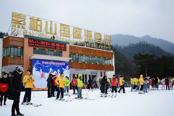 汉中留坝紫柏山滑雪场有什么自费项目？	留坝紫柏山滑雪场购买了滑雪票还有其他需要交费的吗？
