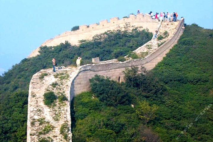 八达岭景区巧用透明垃圾桶 引导游客自觉分类投放