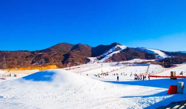 照金国际滑雪场，带你全方位玩转寒冬美景