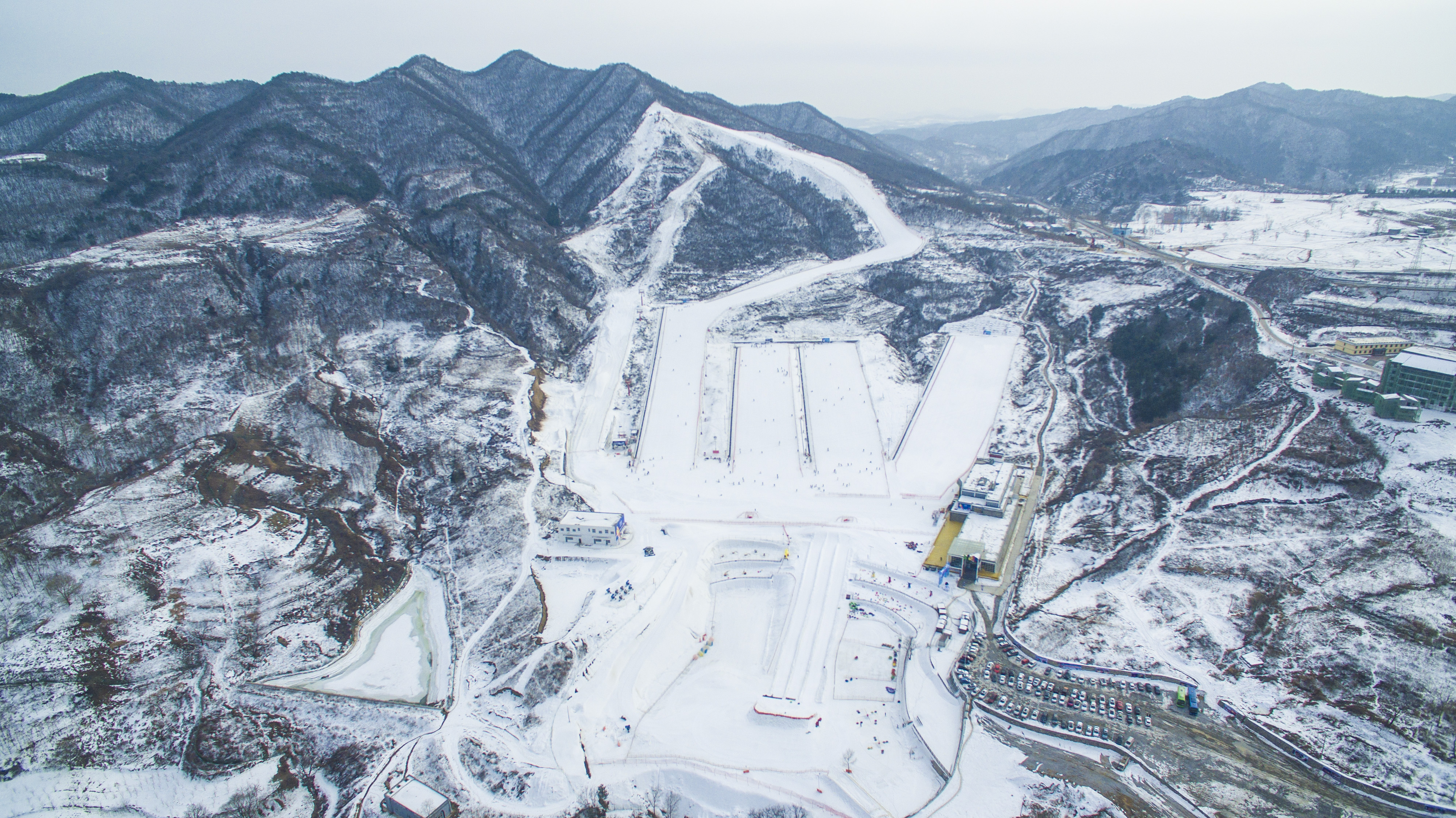 照金滑雪场全景图